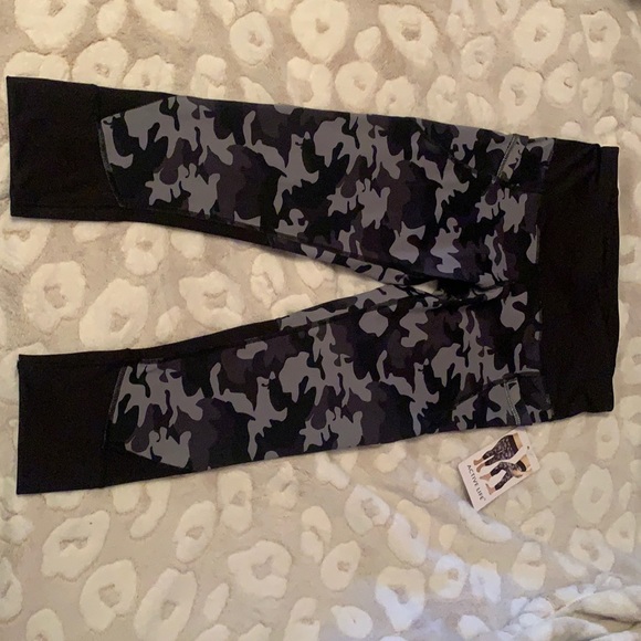 Black/Grey Camo Active Life Leggings. Size M. - Picture 1 of 2